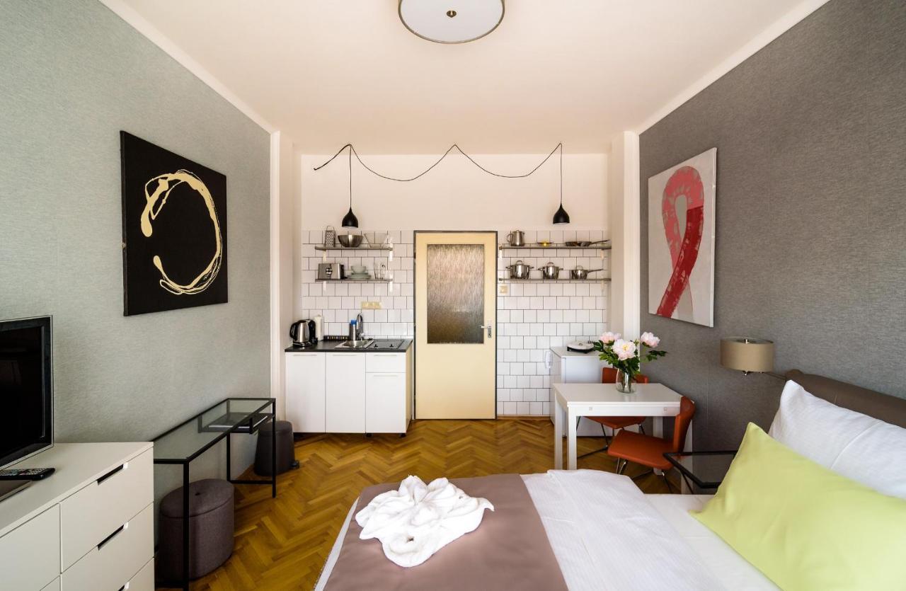 Michal&Michael'S Central Apartments Praga Esterno foto