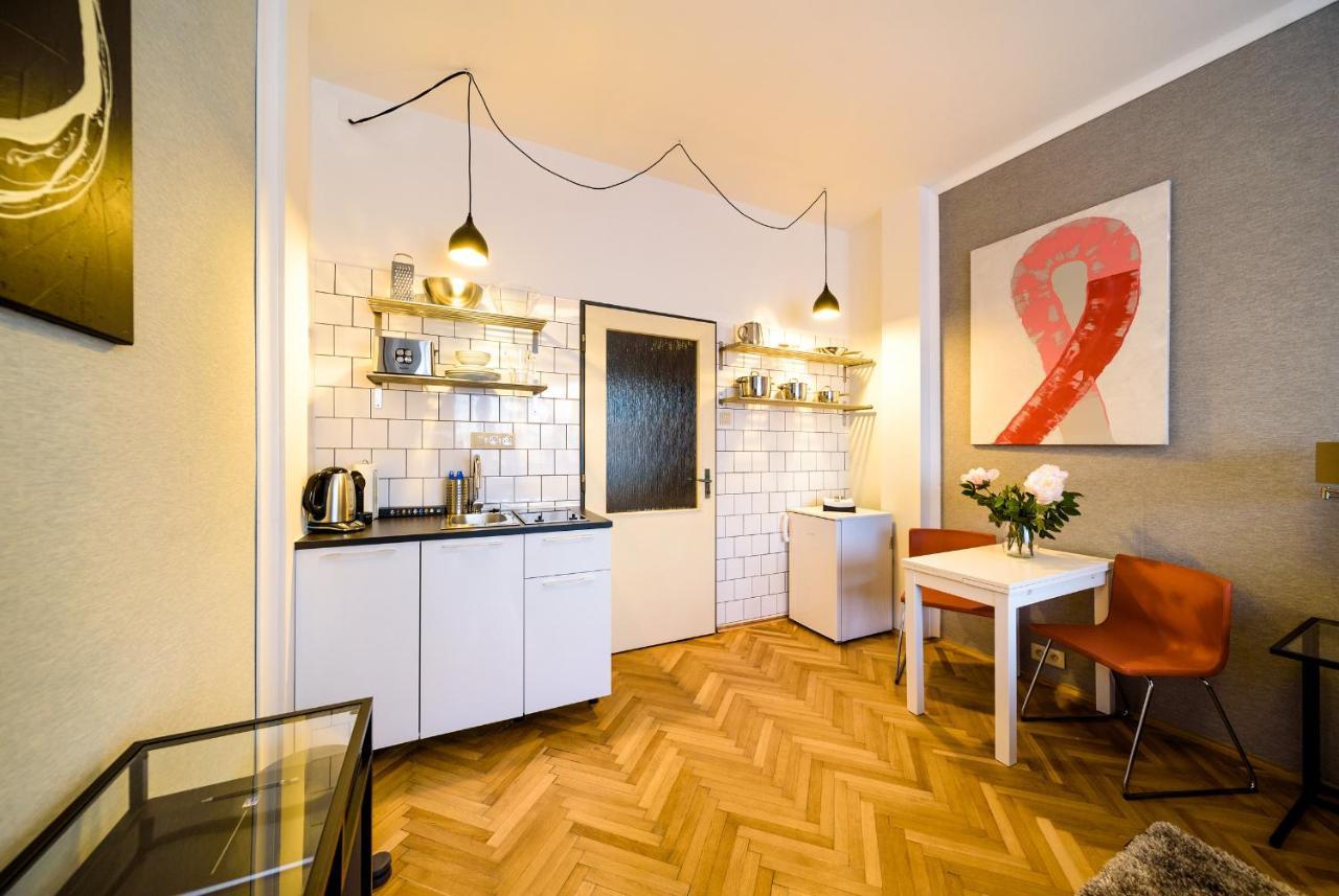 Michal&Michael'S Central Apartments Praga Esterno foto