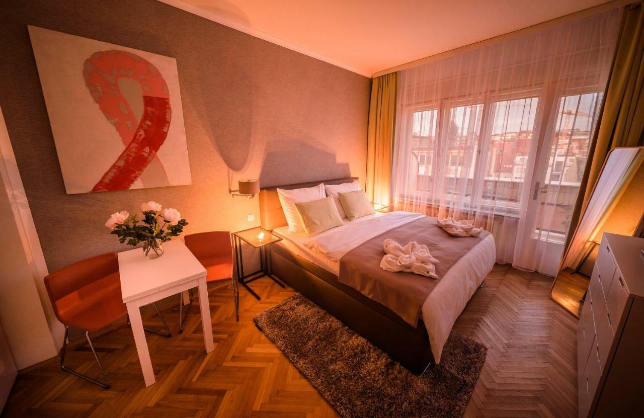 Michal&Michael'S Central Apartments Praga Esterno foto
